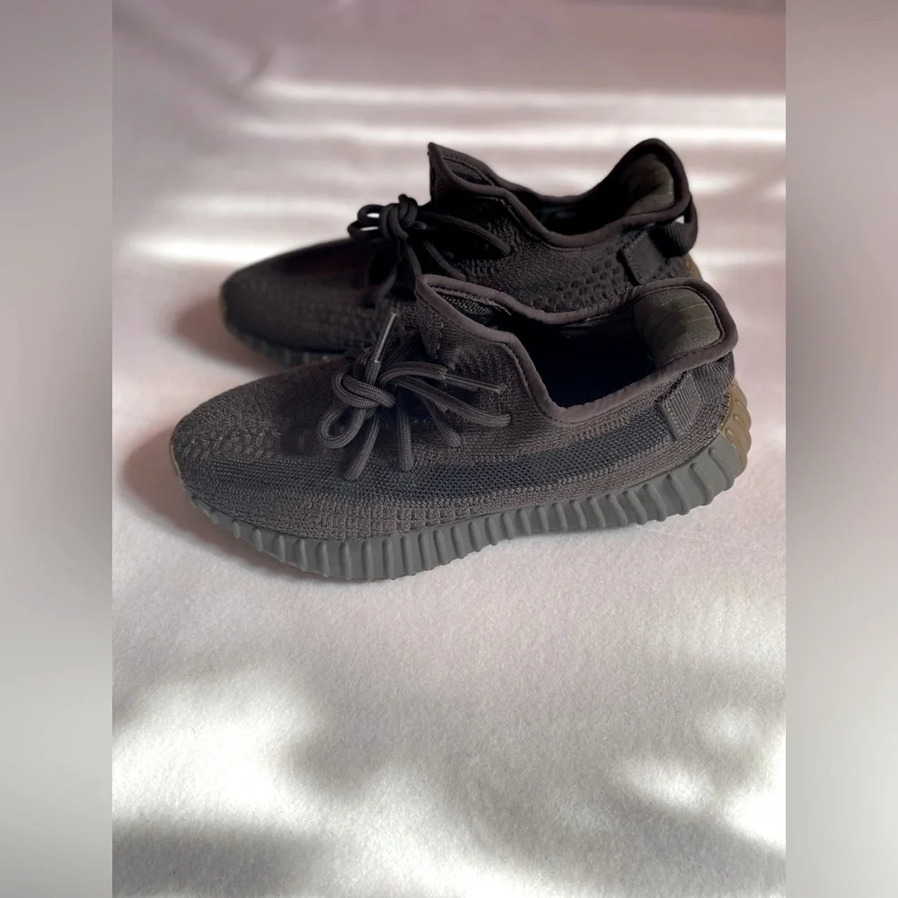Yeezy Adidas Charcoal Gray Knit Sneakers sz 5.5 walking gym pull on Gently worn